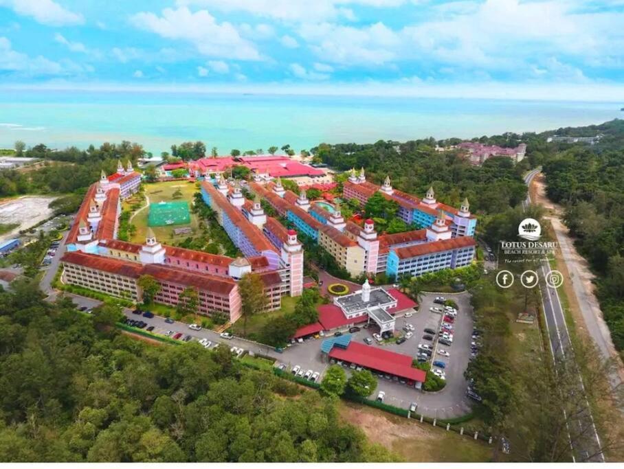 Lotus Desaru Beach Resort, 2 Bdrms, W/Splash Park Bandar Penawar 外观 照片