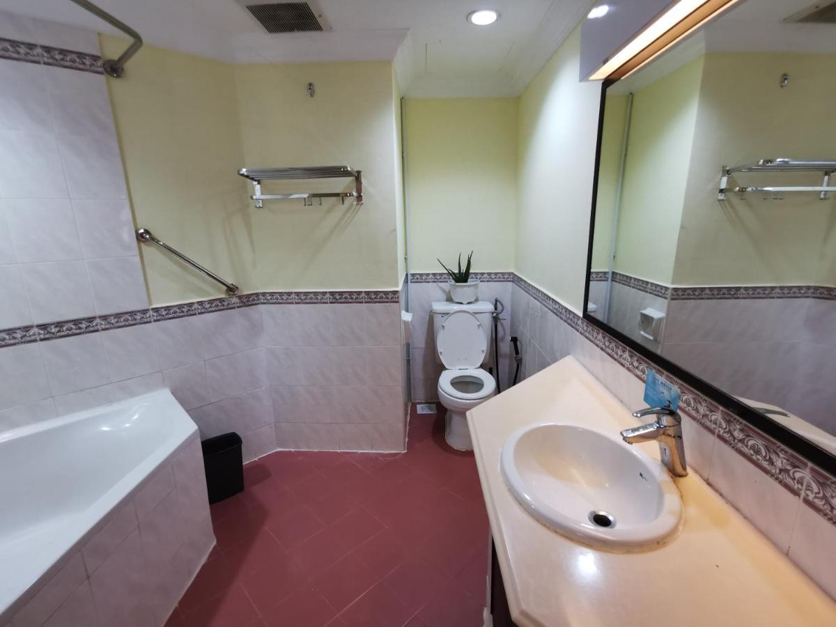 Lotus Desaru Beach Resort, 2 Bdrms, W/Splash Park Bandar Penawar 外观 照片